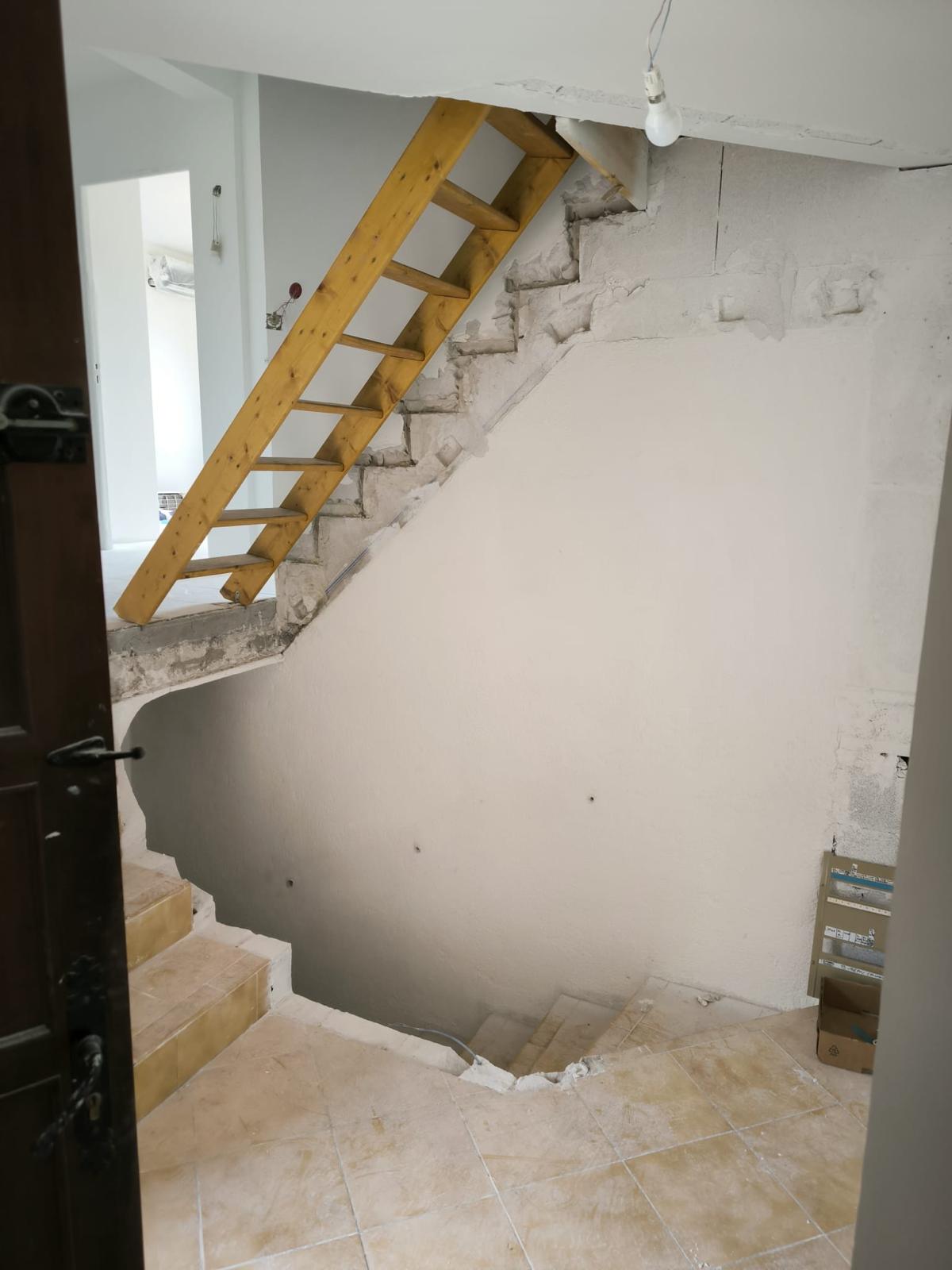 Rénovation complète d'une cage d'escalier | enduit intérieur escalier